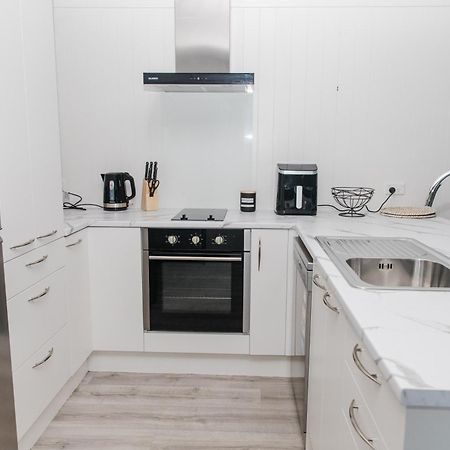 Bombay Hills Modern Retreat Apartment โอ๊คแลนด์ ภายนอก รูปภาพ