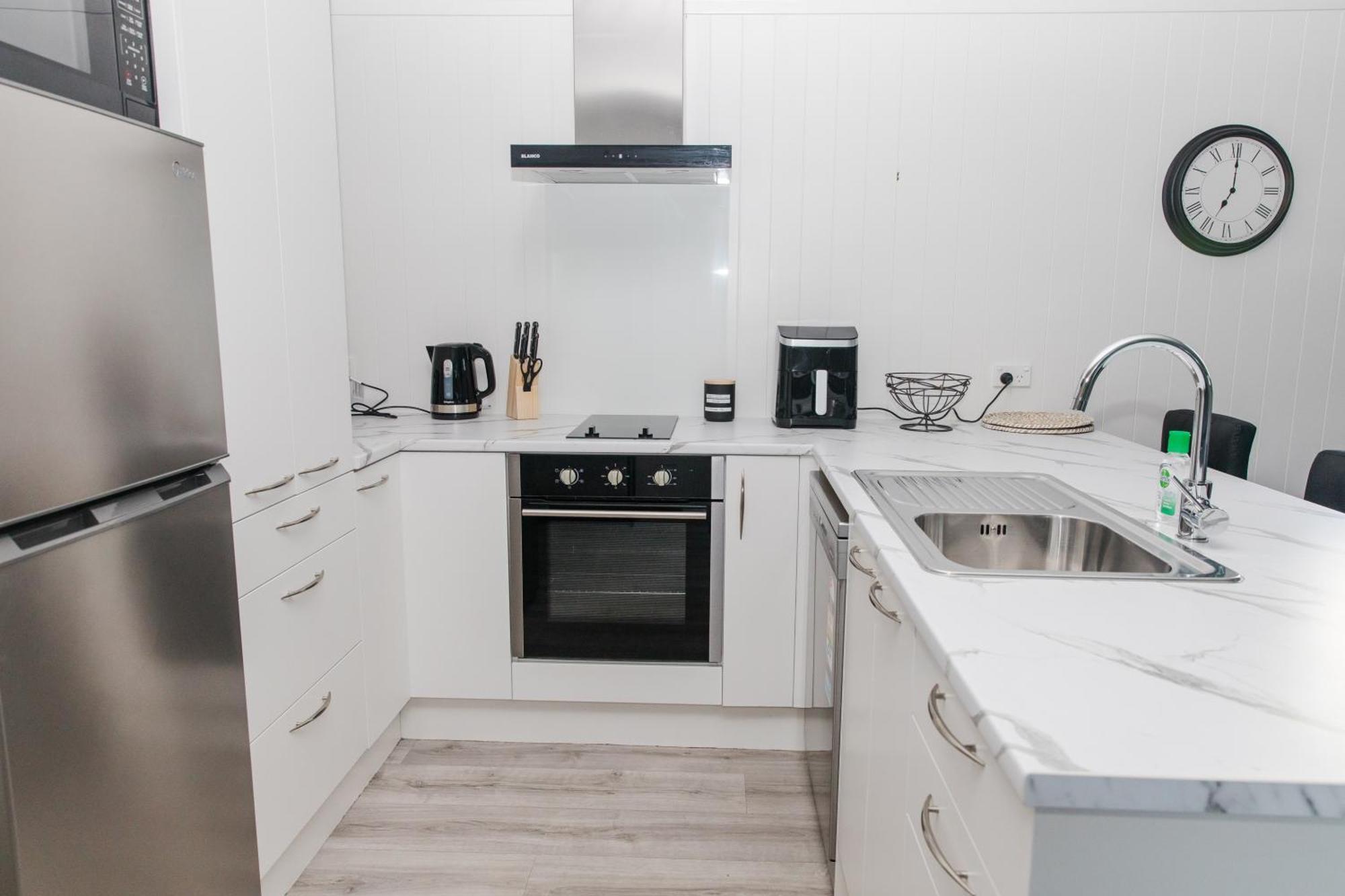 Bombay Hills Modern Retreat Apartment โอ๊คแลนด์ ภายนอก รูปภาพ
