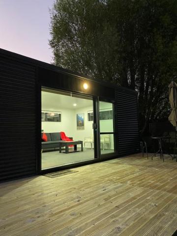 Bombay Hills Modern Retreat Apartment โอ๊คแลนด์ ภายนอก รูปภาพ